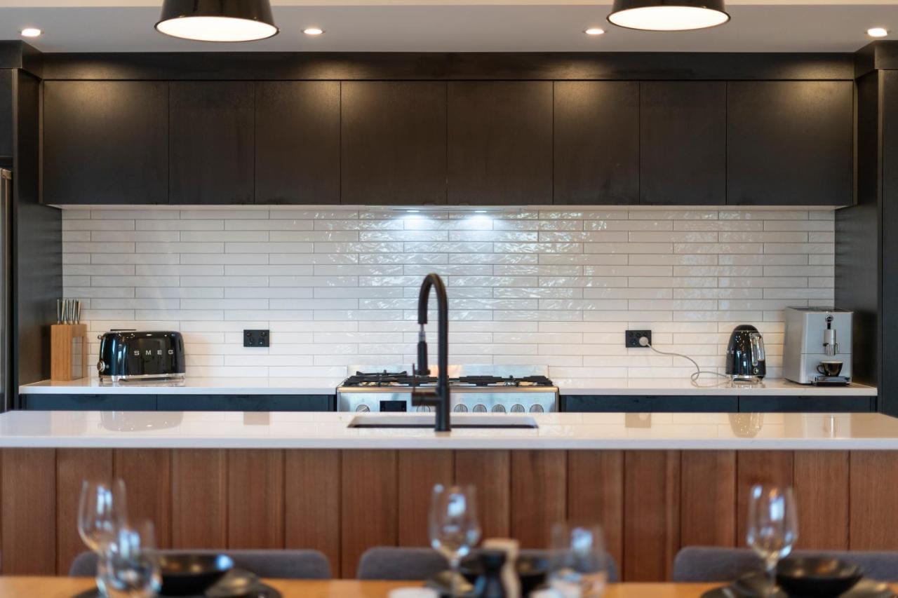 Black Barn Modern: Luxe Martinborough Escape Екстериор снимка