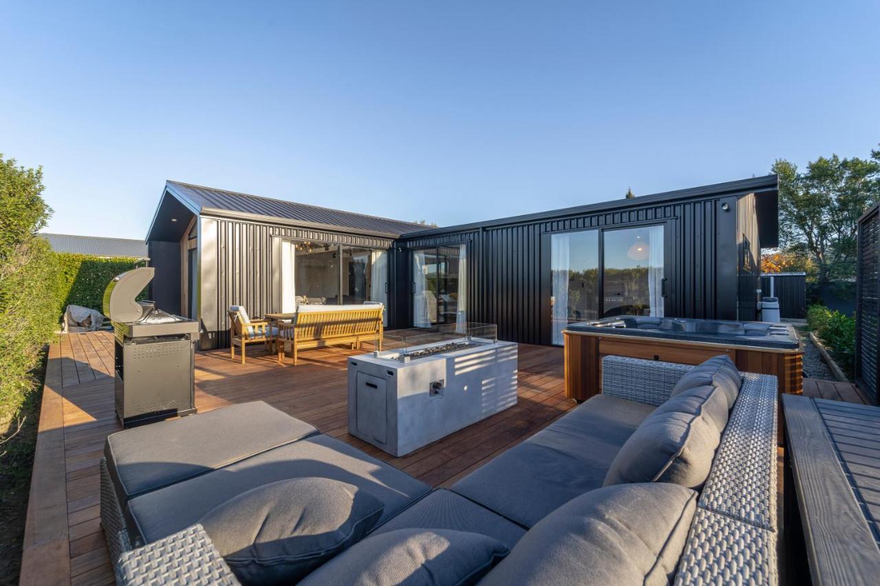 Black Barn Modern: Luxe Martinborough Escape Екстериор снимка