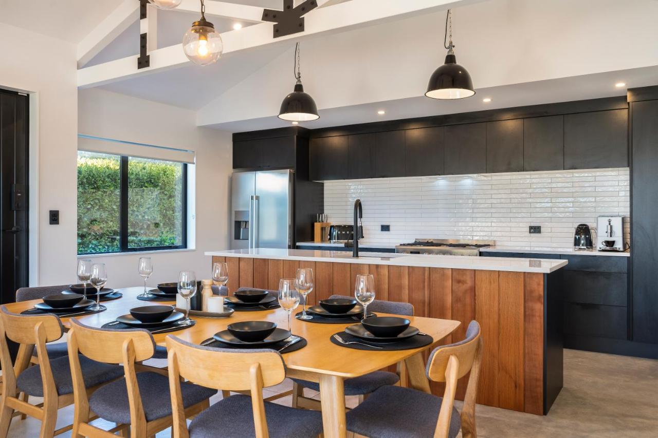 Black Barn Modern: Luxe Martinborough Escape Екстериор снимка