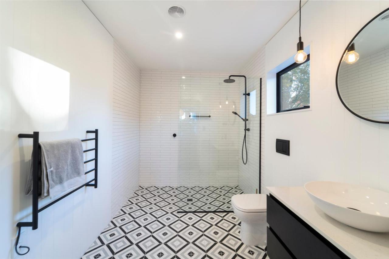 Black Barn Modern: Luxe Martinborough Escape Екстериор снимка