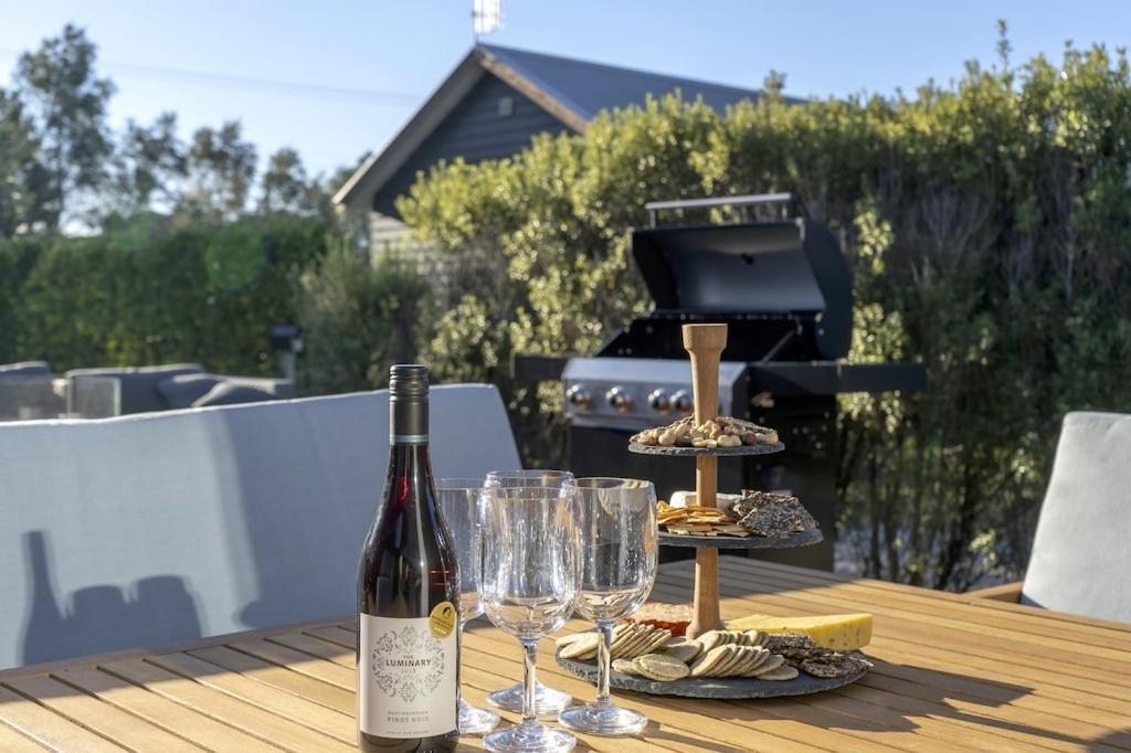 Black Barn Modern: Luxe Martinborough Escape Екстериор снимка