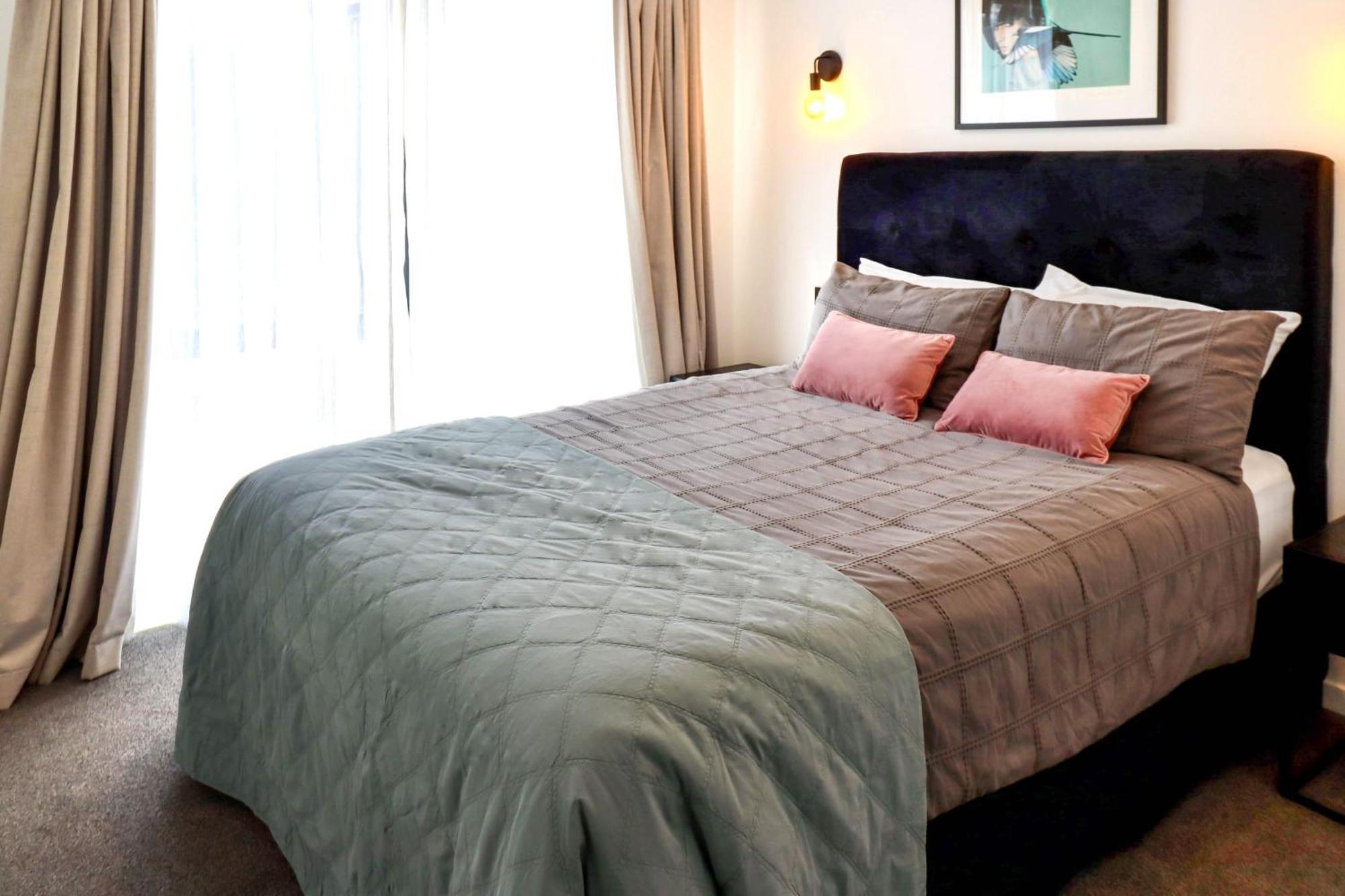 Black Barn Modern: Luxe Martinborough Escape Екстериор снимка