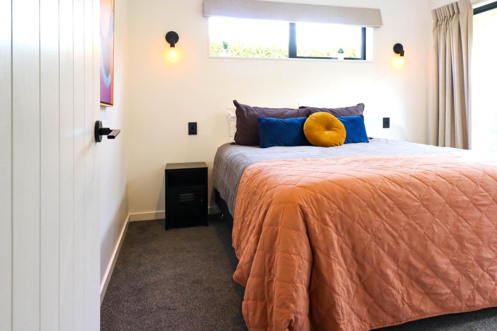 Black Barn Modern: Luxe Martinborough Escape Екстериор снимка